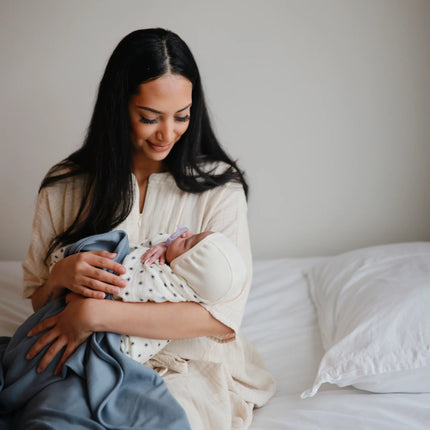 Mushie Swaddle blanket Black Daisy