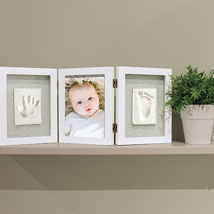 Dooky Geschenkbox mit Baby-Aufdruck, Dreifachrahmen-Set „Happy Hands“.